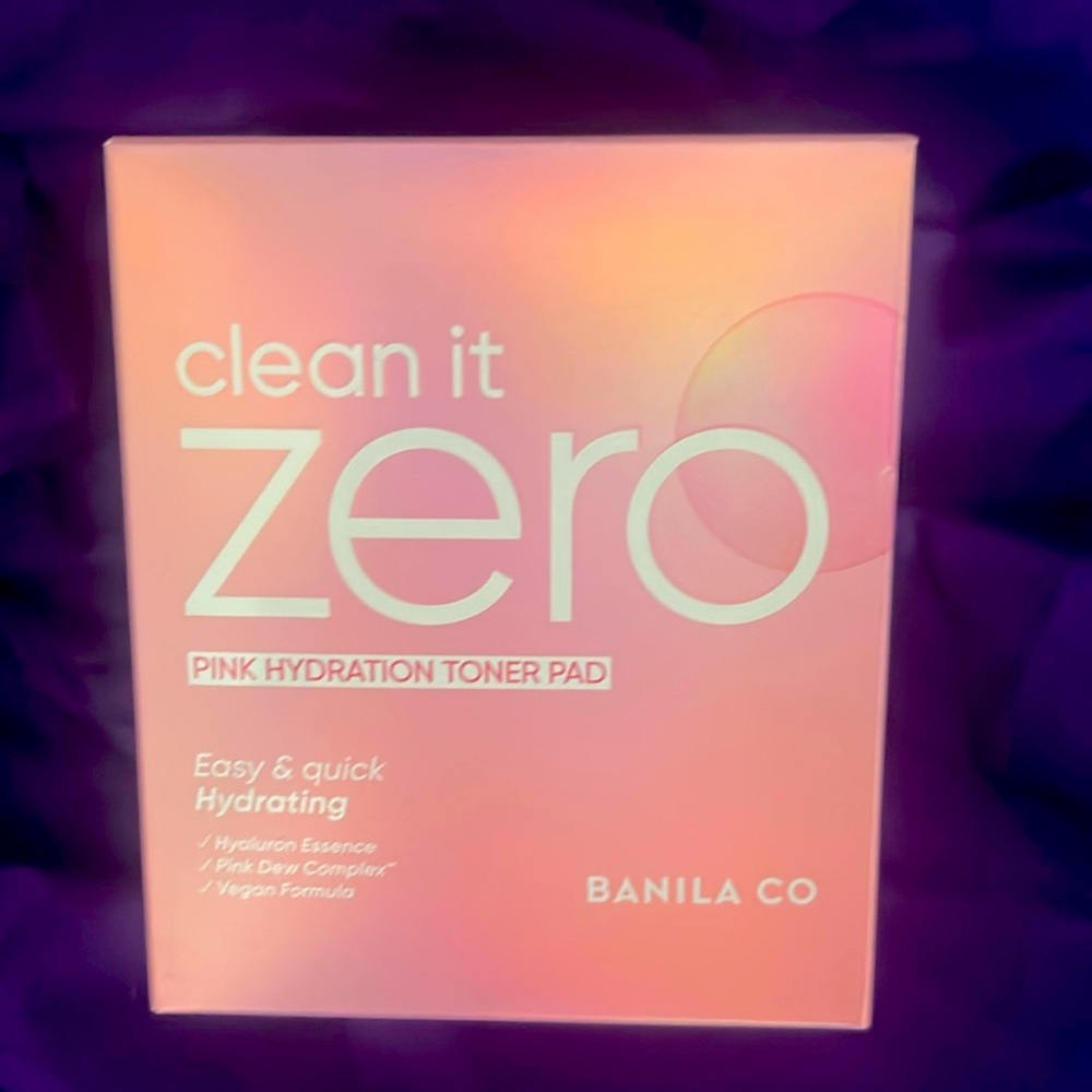 BANILA CO  Clean it Zero
Pink hydration toner pad (70pads).